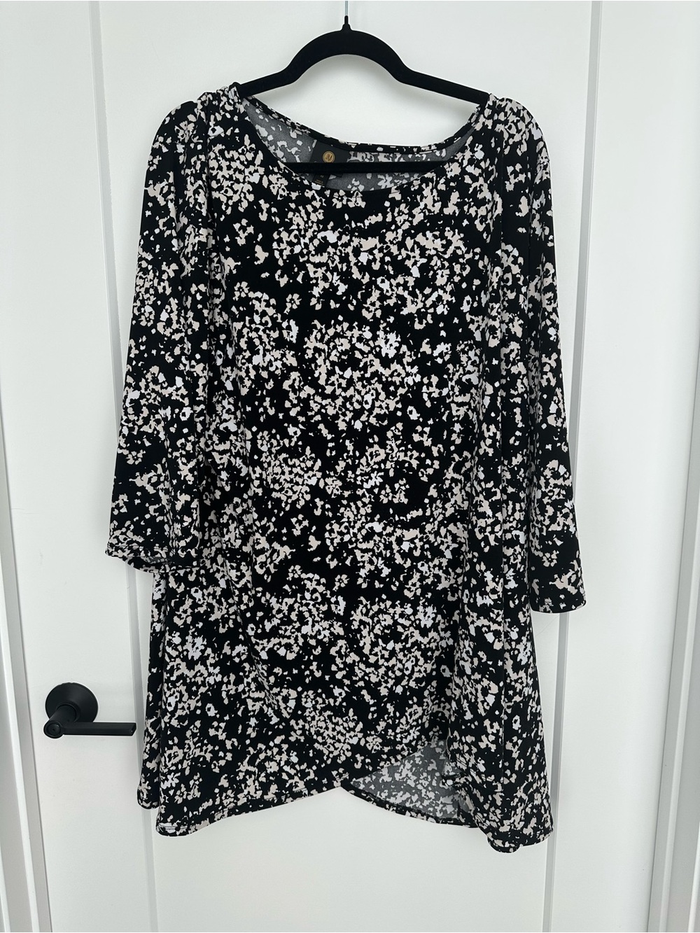 JM Collection 4X Black & White Abstract Print Swing Tunic Top | Plus Size